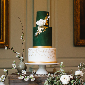 Penboroyn Cakes phil jensen christine jensen peboryon cornwall wedding cake green gold leaf boconnoc